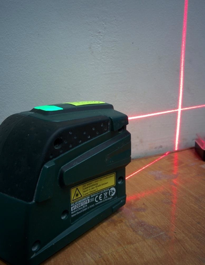 Лазерный линейный нивелир Bosch PCL10